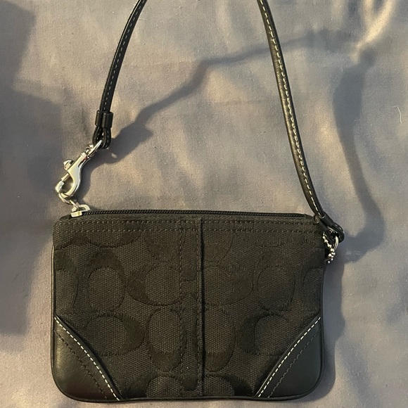 Coach wristlet in great condition. Black. - Picture 2 of 3